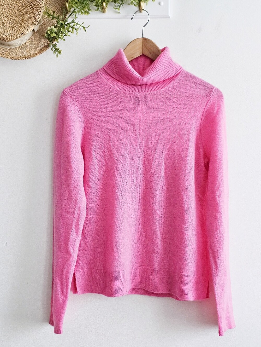 Tahari Pure Luxe 100% Cashmere Pink Turtleneck Sweater Women L Fits Like Medium